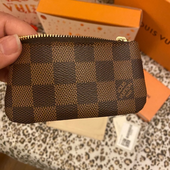 Louis Vuitton Key Pouch - Picture 7 of 9